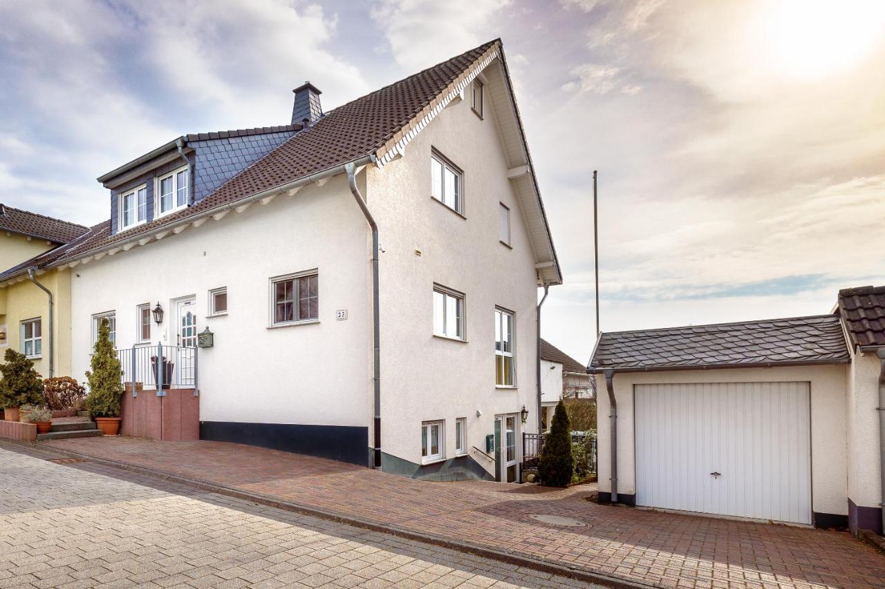 Ferienwohnung Julia - Klimatisiert Wolken ภายนอก รูปภาพ